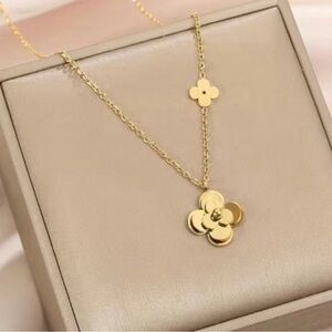 New Women’s Gold Plated Camellia Pendant Necklace Elegant Clover Stainless Steel